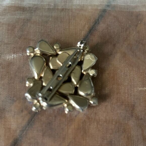 Elegant Vintage Aurora Borealis Silver Crystal Brooch - Picture 3 of 3